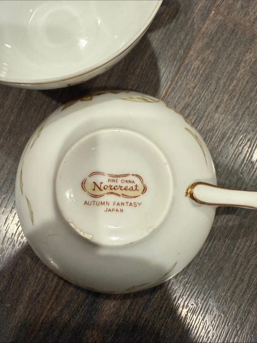 Norcrest white Porcelain Teacup Set with Gold-Trimmed Leaf Motif 8:2